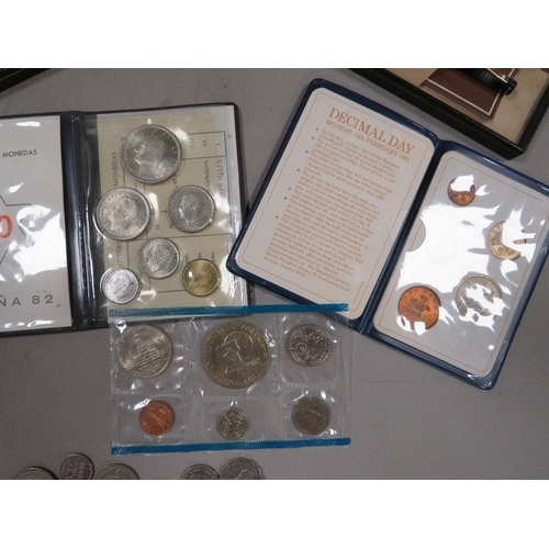 416 - A tray of collectable coins together with two boxed Sheaffe pens