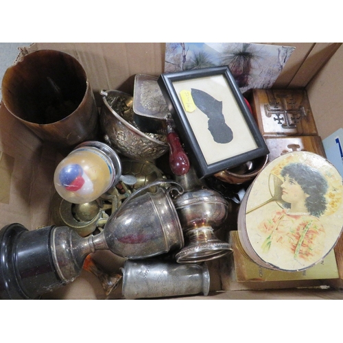 431 - A box of collectables, to include horn beaker and Snoopy bike bell