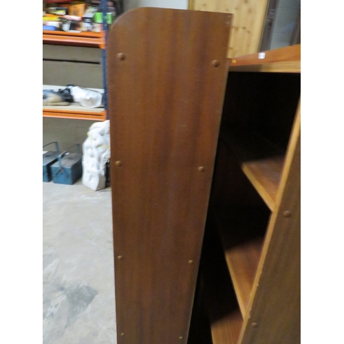 684 - A open face teak bookcase - H 128 cm, W 145 cm, D 24 cm