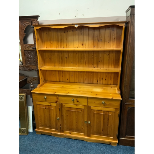 728 - A honey pine kitchen dresser W 138 cm