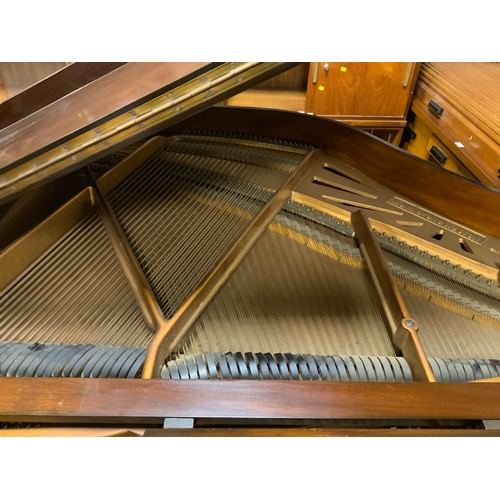 786 - A Monington & Weston baby grand piano in a mahogany case - APHA Reg No: D4EL8QGX