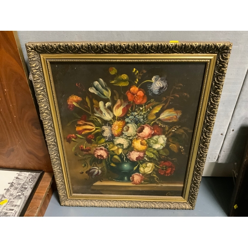 9 - Jane Piper - A pair of gilt framed contemporary oil on boards depicting still life flowers in vases ... 