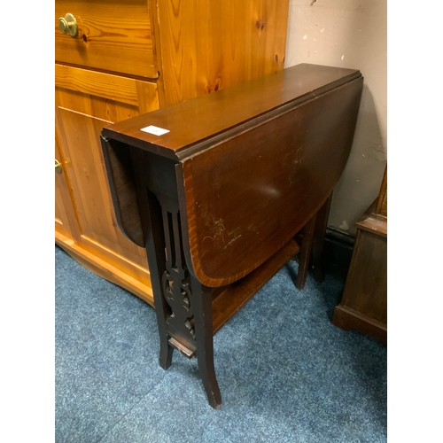 729 - An Edwardian mahogany crossbanded Sutherland table