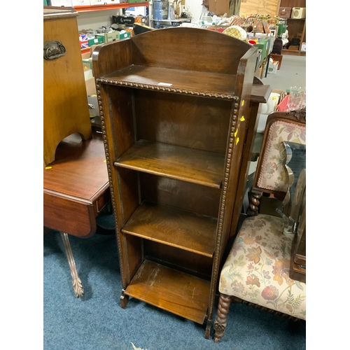 739 - A small oak 1930’s slim bookcase H 126 cm W 45 cm