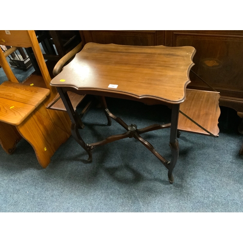 766 - An Edwardian mahogany drop flap occasional table