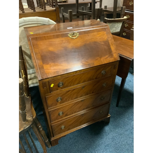 779 - A small Ladies mahogany crossbanded bureau W 62 cm