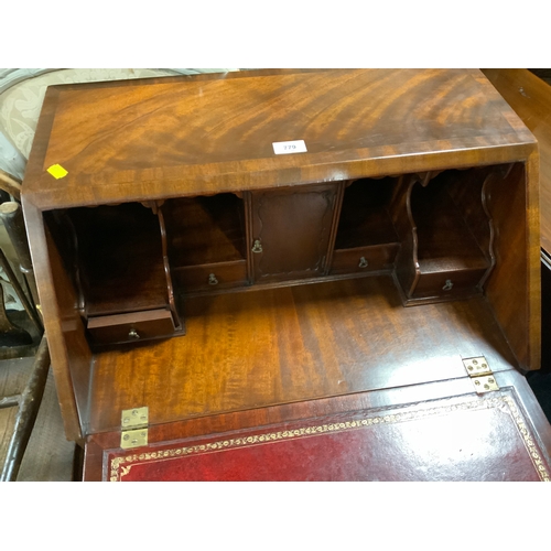 779 - A small Ladies mahogany crossbanded bureau W 62 cm