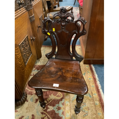 807 - A William IV mahogany hall chair