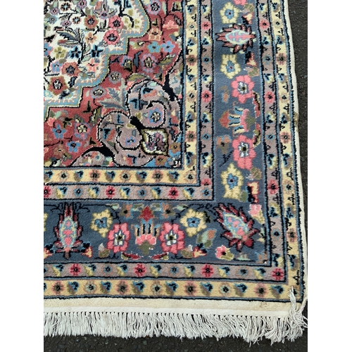 827 - An Eastern woollen rug 268 x 182 cm