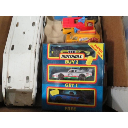 100 - Two trays of vintage toys to include boxed Super Haulers Corgi trucks, Corgi circus vehicles etc. (2... 