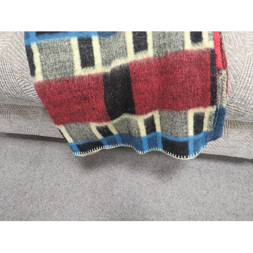 102 - A vintage retro pattern blanket