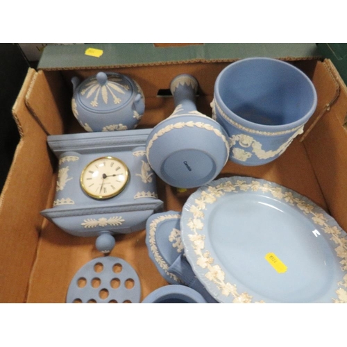 115 - A tray of Wedgwood green jasperware together with a tray of Wedgwood blue jasperware (2)