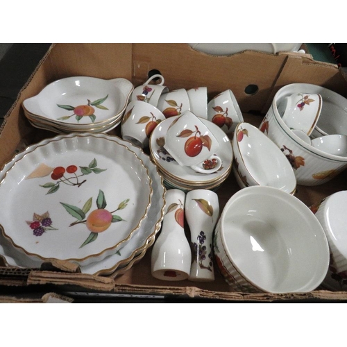 116 - Two trays of Royal Worcester Evesham tea and dinnerware etc., to include kitchen ware items