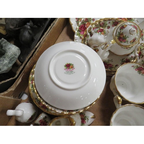 118 - A tray of Royal Albert Old Country Roses to include miniature examples