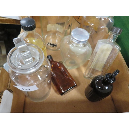 138 - A small tray of apothecary bottles