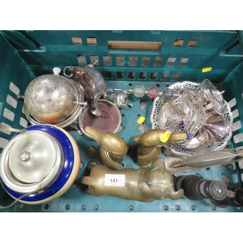 141 - A small tray of assorted metalware