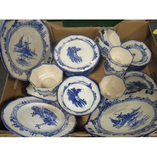 168 - A tray of Royal Doulton Norfolk tea and dinnerware