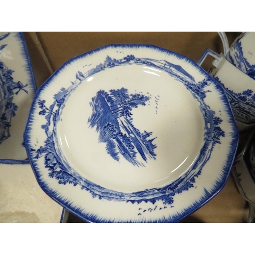 168 - A tray of Royal Doulton Norfolk tea and dinnerware