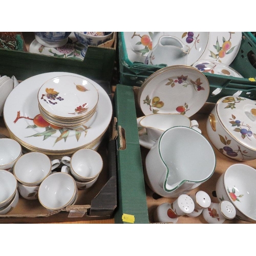 171 - Three trays of Royal Worcester Evesham tea and dinnerware to include tureens