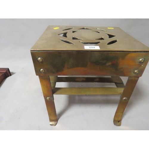 254 - A vintage brass butler / trivet stand