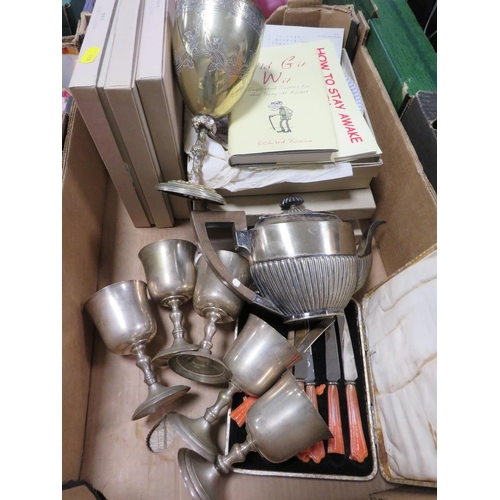 61 - A tray of collectables to include silverplated ware and boxed Japanese collectors plates