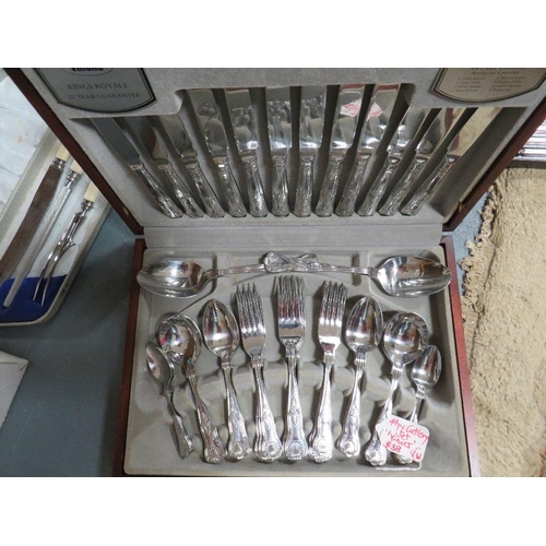 88 - A tray of flatware to include boxed set of cutlery, carving and dining pieces plus plated ware