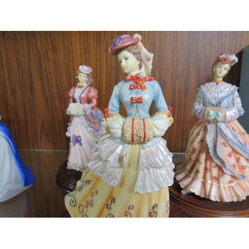 290 - A collection of seven assorted figurines to include Franklin porcelain examples