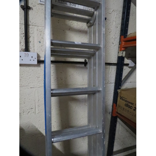 577 - An aluminium extending ladder