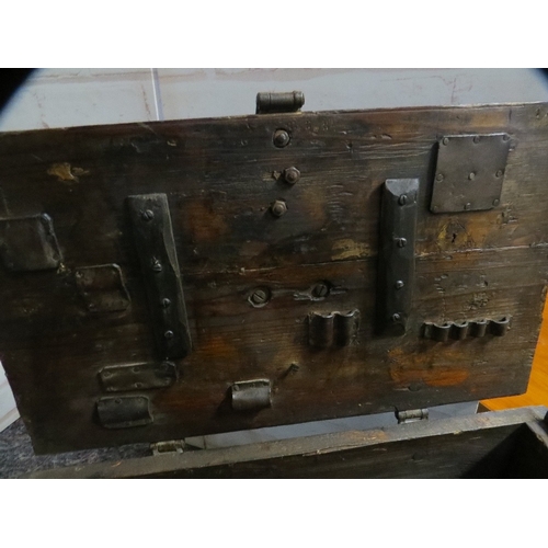 581 - An antique wooden ammunitions box converted to a tool box