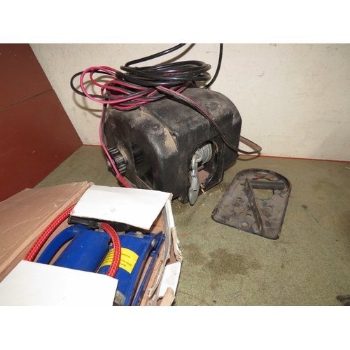 591 - A 12v winch and a boxed tyre pump