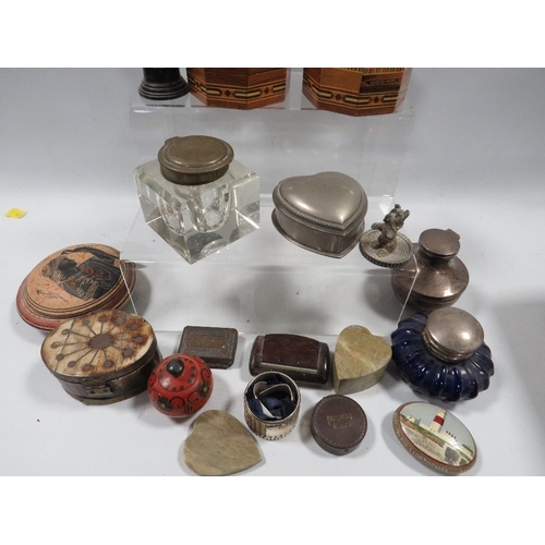 455 - A tray of assorted collectables to include a hallmarked silver inkwell, miniature trophy etc