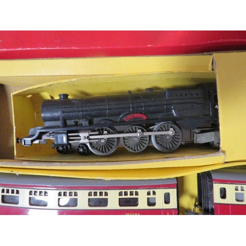 491 - A Triang boxed R1 passenger train