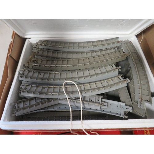 492 - A quantity of Triang boxed 00 gauge engines, tenders etc