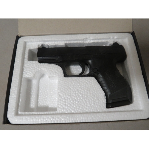 512 - A boxed G.19 zinc alloy shell air soft gun CAL 6mm