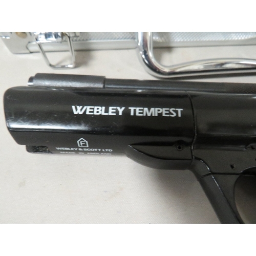 526 - A Wembley Tempest air pistol in hard shell case