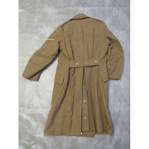 135 - A WW2 BRITISH ARMY GREAT COAT, size 8, dated 1943, buttons for Kings Own Scottish Borders