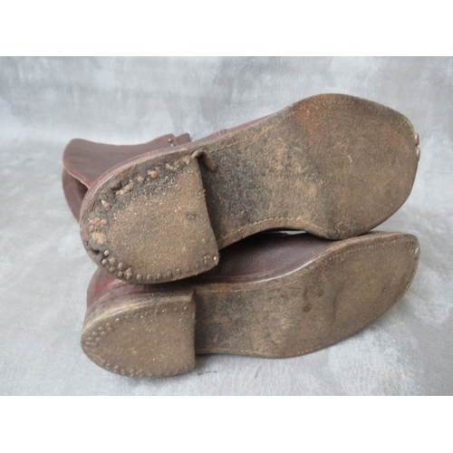 190 - A PAIR OF WW2 BRITISH OFFICERS BROWN LEATHER FIELD BOOTS