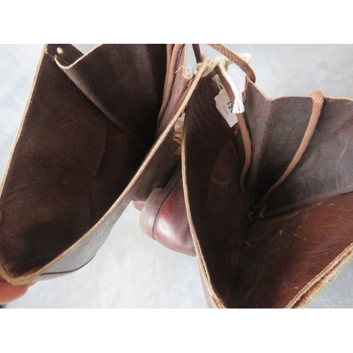 190 - A PAIR OF WW2 BRITISH OFFICERS BROWN LEATHER FIELD BOOTS