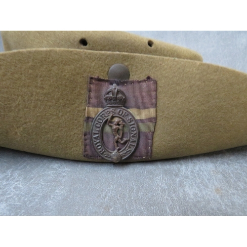 219 - A WW2 SLOUCH HAT WITH ROYAL SIGNALS BADGE