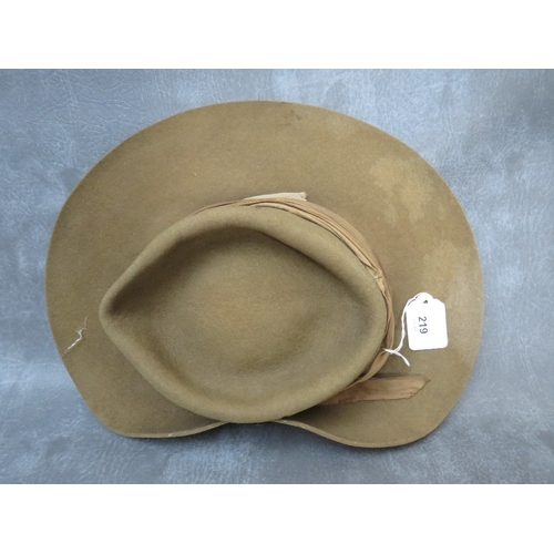 219 - A WW2 SLOUCH HAT WITH ROYAL SIGNALS BADGE