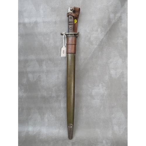 223 - A US WWI BAYONET, in scabbard, with leather frog