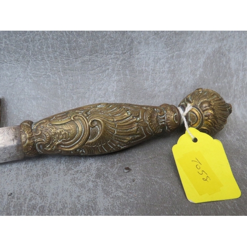 227 - AN ANTIQUE ITALIAN STILLETO DAGGER, with engraved blade, brass grip and scabbard