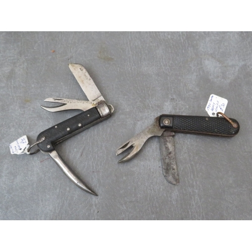 230 - A 1998 PARA CUT AWAY KNIFE, with US Para escape knife, two clasp type knives and a 1939 GPO knife (5... 