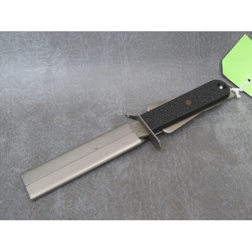 230 - A 1998 PARA CUT AWAY KNIFE, with US Para escape knife, two clasp type knives and a 1939 GPO knife (5... 