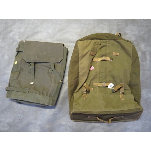 252 - A GERMAN OFFICERS VALISE CIRCA WWII, a pair of WWI German gaiters and military back pack