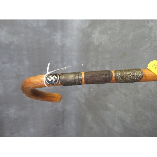 371 - A 1930S GERMAN / AUSTRIAN ALPINE WALKING STICK, with attached metal badges