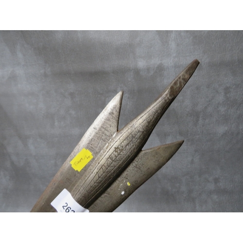 262 - AN ANTIQUE BLACKSMITHS MADE HARPOON TIP, of arrow form, with pointed tangs, the central rib with inc... 