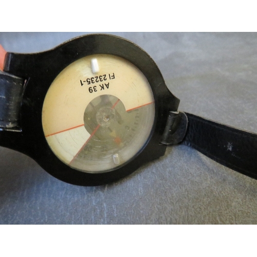 365 - A GERMAN LUFTWAFFE AK39 WRIST COMPASS, (Missing small tab to bezel), marked to back aK39 F1 23235-1,... 