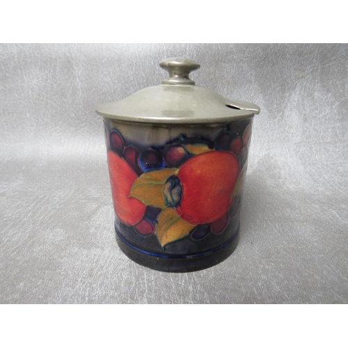 969 - A MOORCROFT POMEGRANATE PRESERVE JAR WITH TUDRIC PEWTER COVER, H 10 cm