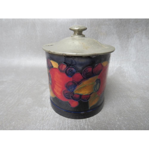 969 - A MOORCROFT POMEGRANATE PRESERVE JAR WITH TUDRIC PEWTER COVER, H 10 cm